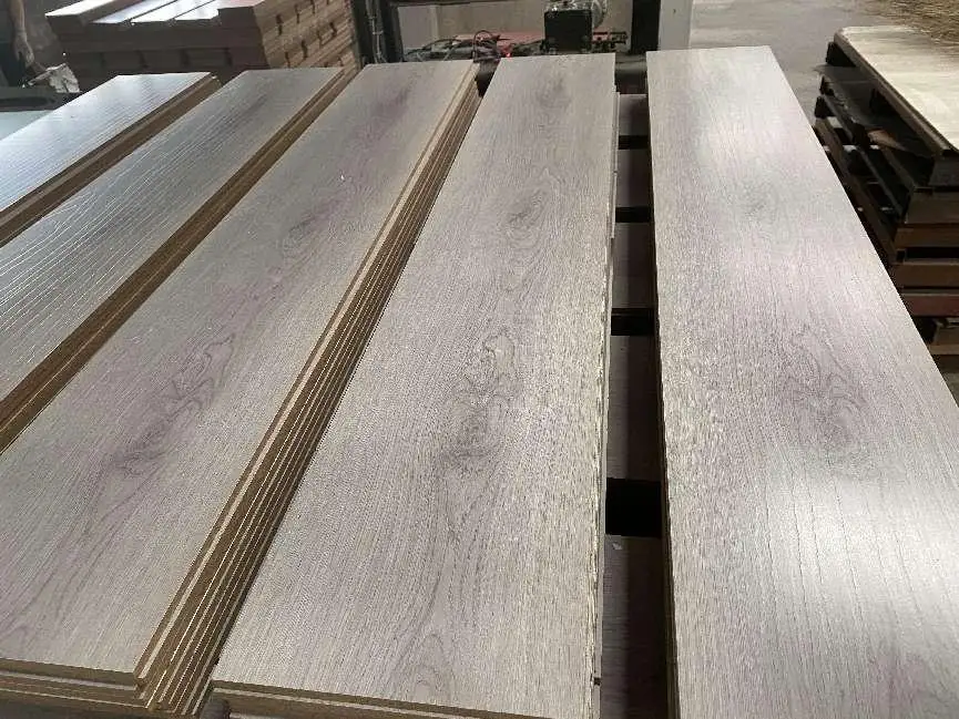 ¿A qué asuntos importantes hay que prestar atención para comprar pisos laminados