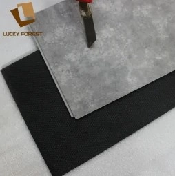 ¿Es fácil instalar el suelo de vinilo