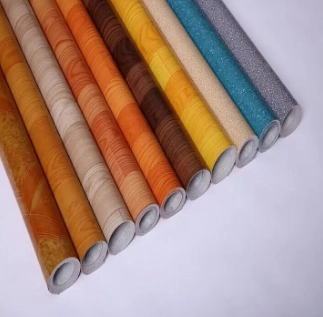 ¿Para qué escenarios son adecuados los diferentes tipos de rollos de suelo de PVC