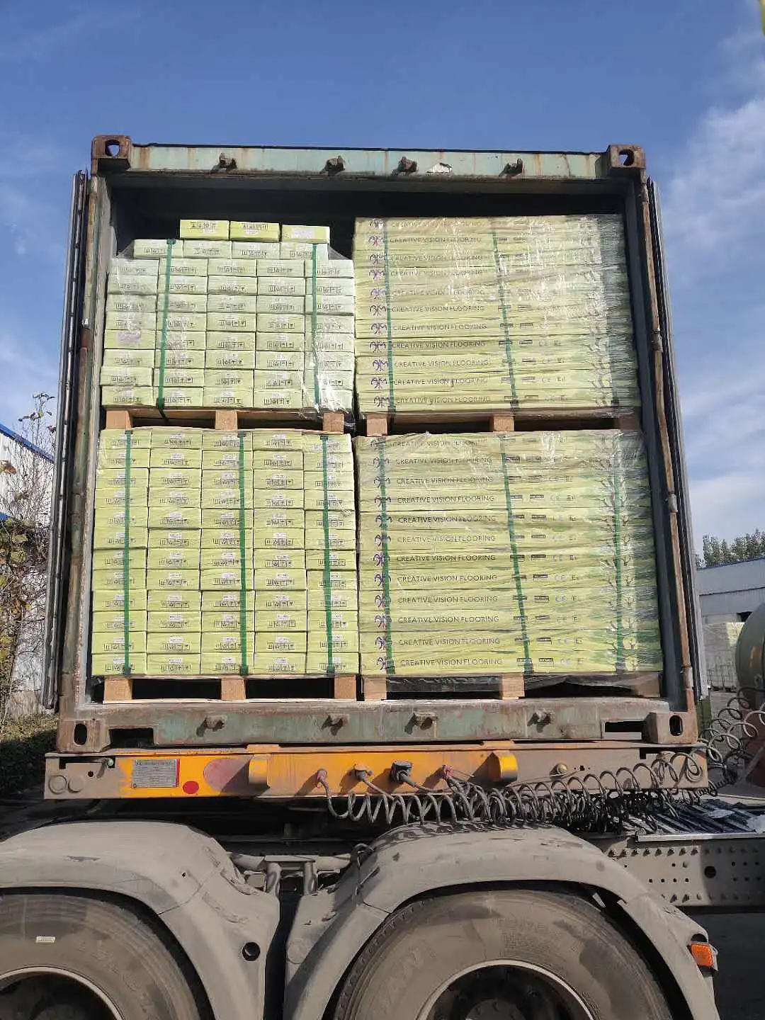 Fábrica china pisos spc entregó 15 contenedores a Qatar