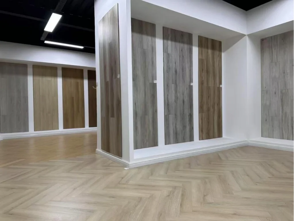 Gran inauguración del nuevo centro de experiencia en pisos-marcando el comienzo de una nueva Era de vivienda de calidad