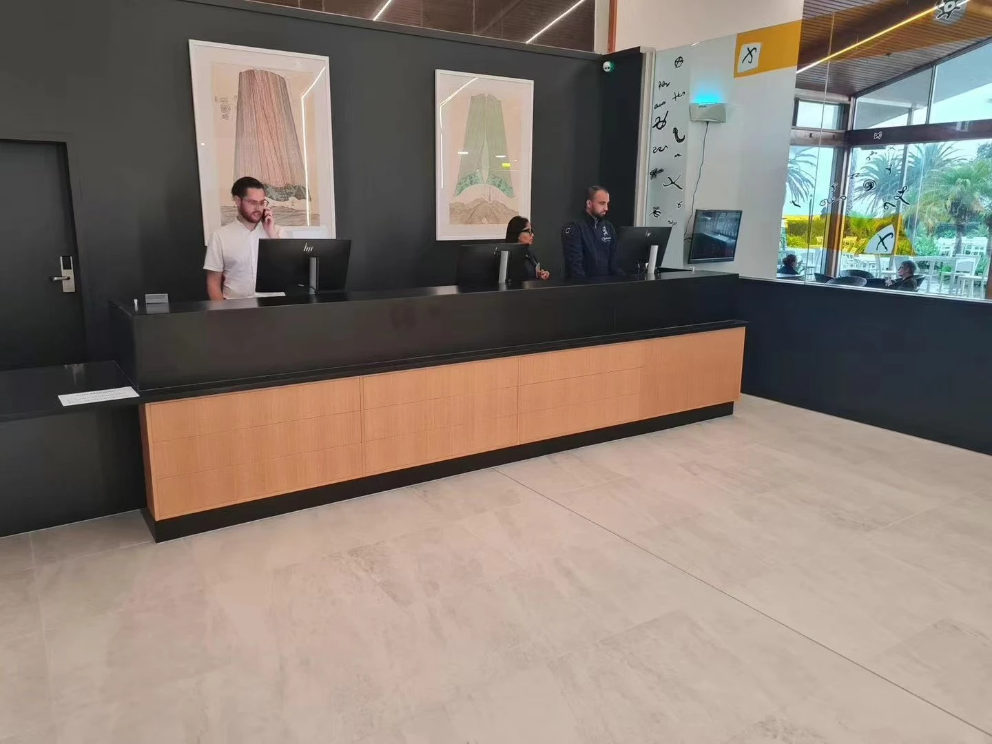 Australia hotel piso laminado